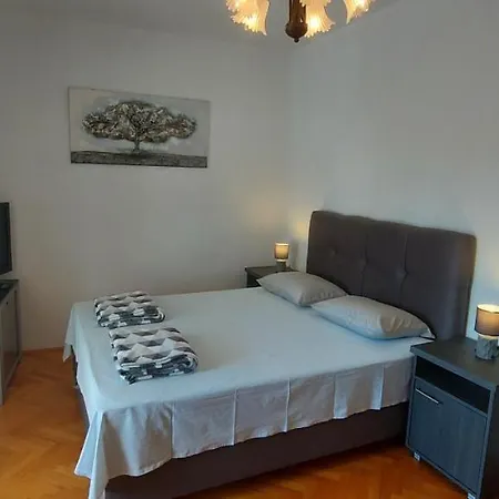 Skelin Apartment *