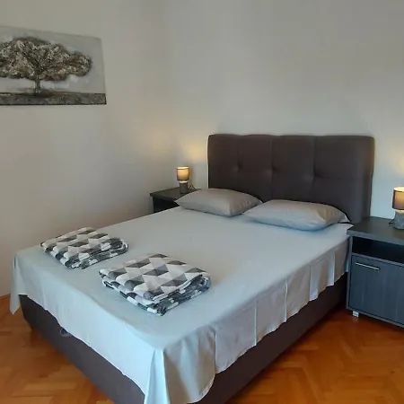 Apartment Skelin