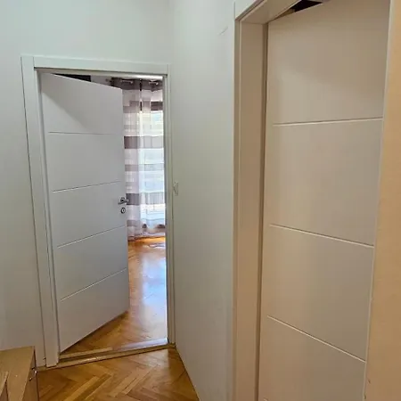 Skelin Apartment *